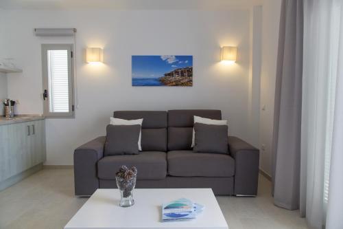 Apartamentos Proa - Emar Hotels Only Adults Es Pujols Exterior photo