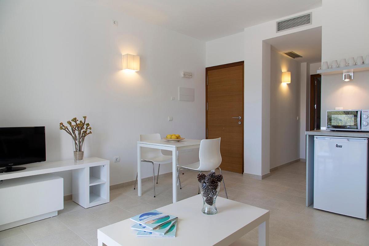 Apartamentos Proa - Emar Hotels Only Adults Es Pujols Exterior photo