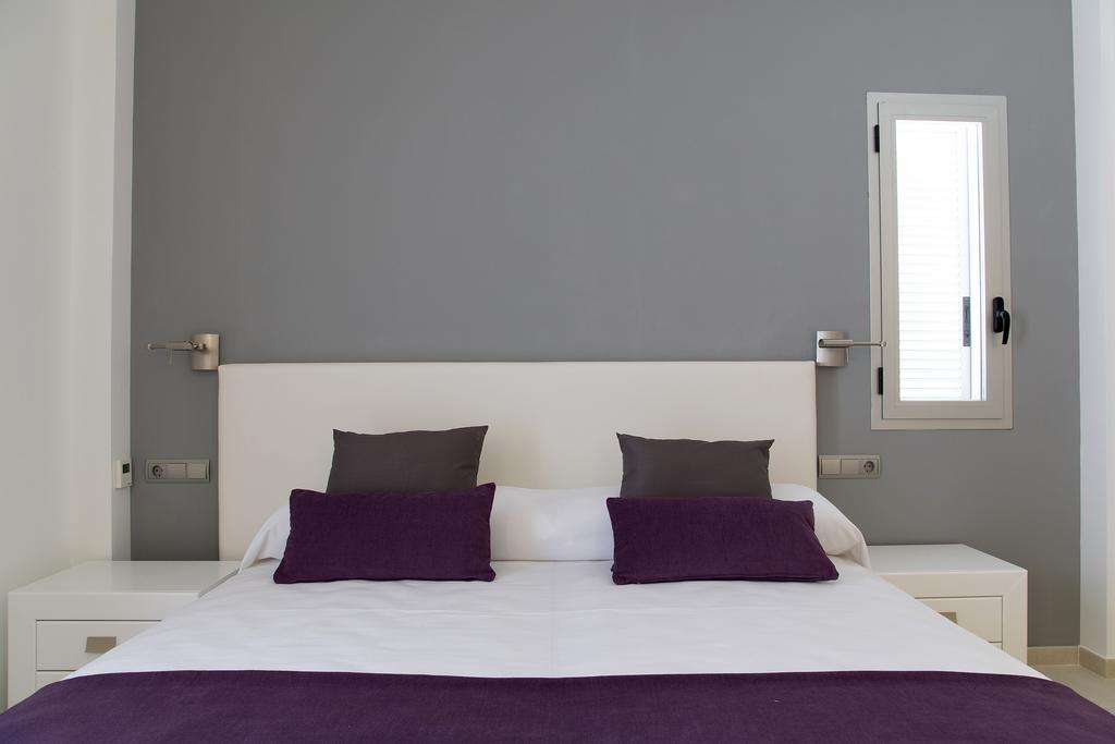 Apartamentos Proa - Emar Hotels Only Adults Es Pujols Room photo