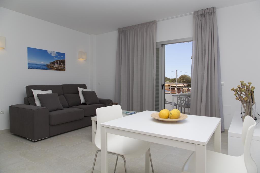 Apartamentos Proa - Emar Hotels Only Adults Es Pujols Room photo
